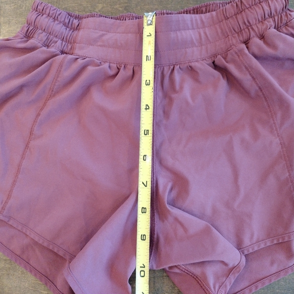 LULULEMON Women's Hotty Hot HR High Rise rose pink 4" Shorts - 6 - Picture 7 of 8